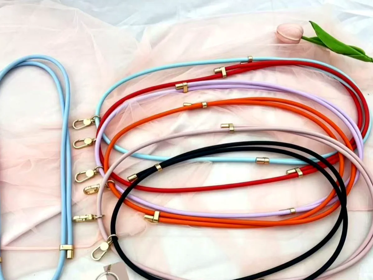 Cordões coloridos para celular